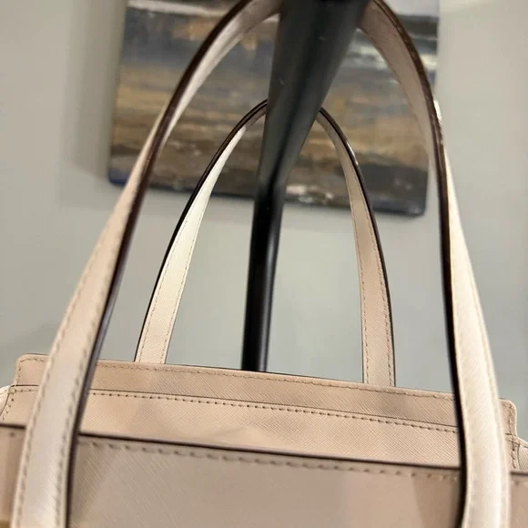 Kate Spade New York Cedar Street Hayden Bag In Blush & Cream with Gold Hardware - Picture 11 of 14
